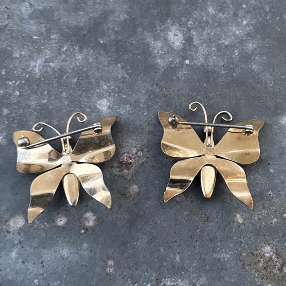 Vintage Krementz signed Butterfly Brooches with Green, Blue Stones Pair Lot of 2 - Picture 2 of 2
